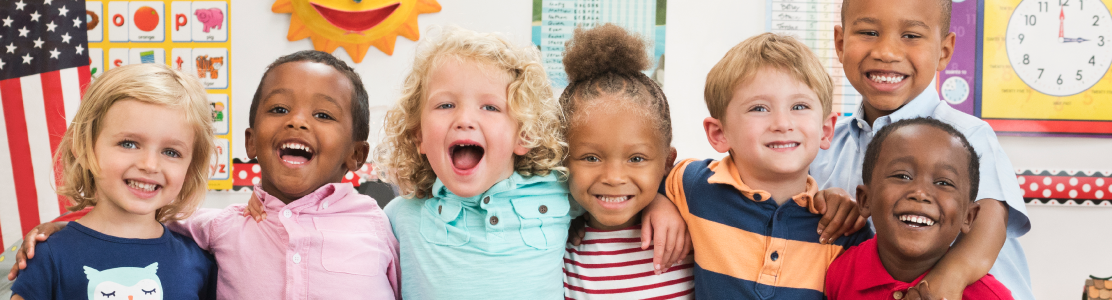 Educação antirracista como forma de superar preconceitos, contribuindo para a valorização da cultura e da identidade afro-brasileira.